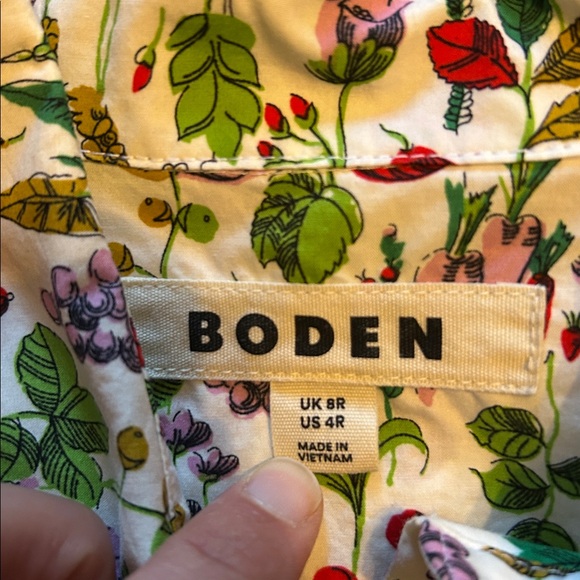 Boden Sienna Cotton shirt. 4R. Like new. Ivory, spring crop pattern. Whimsical - Picture 3 of 5